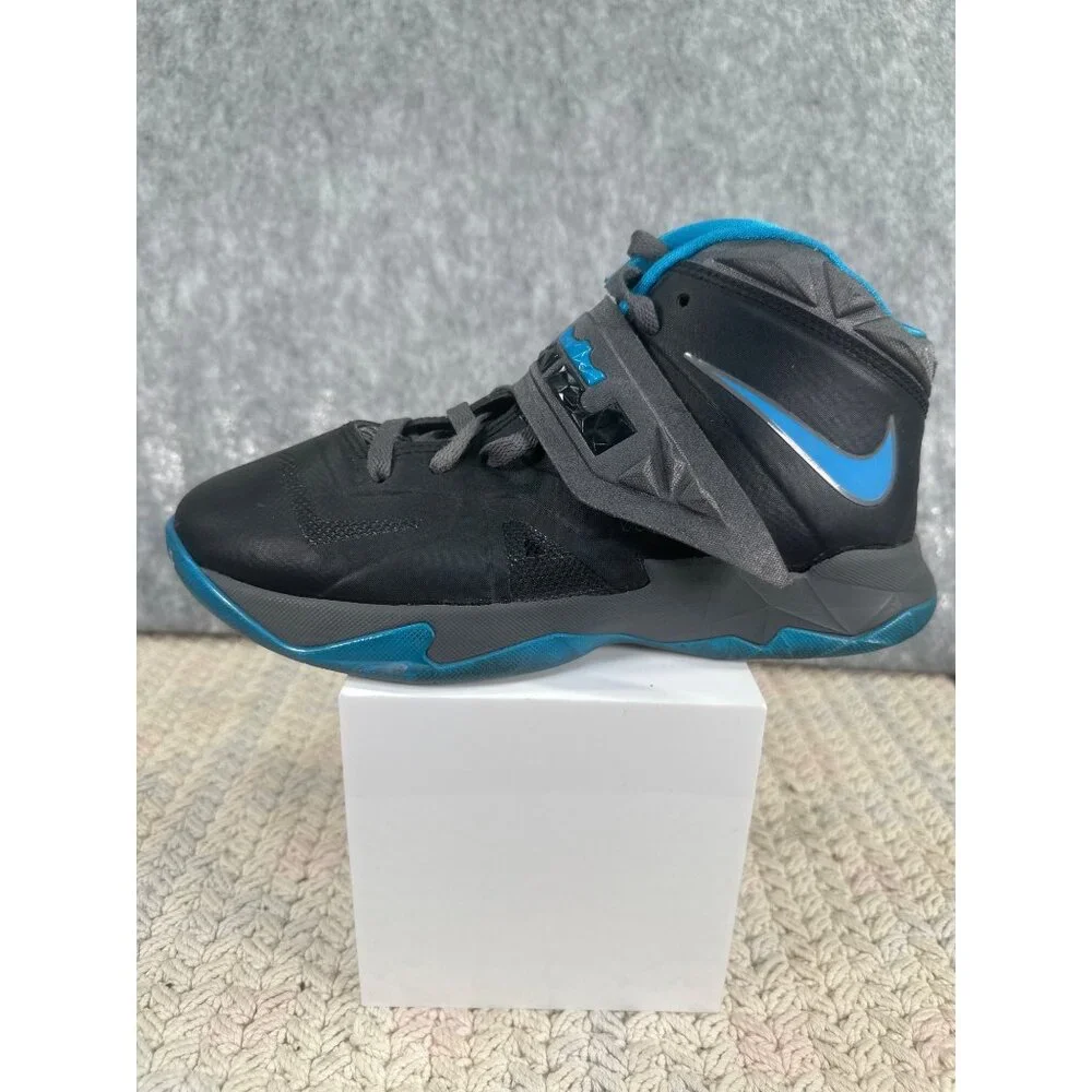 Nike Lebron Soldier VIII BG Boys Basketball Shoes Sz 5.5Y Black/Blue/Gray Pre-Ow